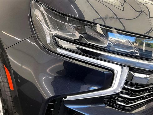 Used 2024 Chevrolet Suburban LT image 28