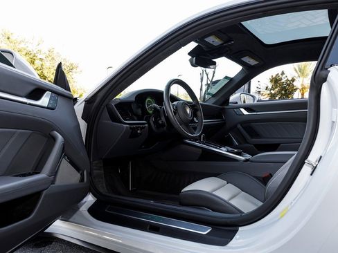 Used 2024 Porsche 911 Turbo image 30