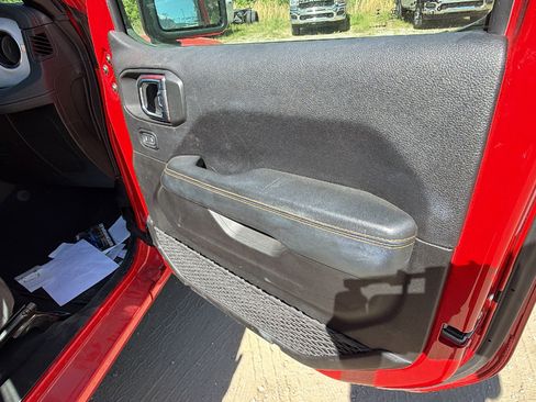 Used 2025 Jeep Wrangler Sahara w/ Safety Group AWD/4WD image 18