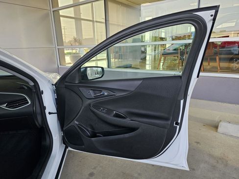 Used 2024 Chevrolet Malibu LT image 11