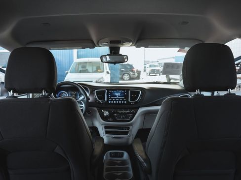 Used 2017 Chrysler Pacifica Touring image 21