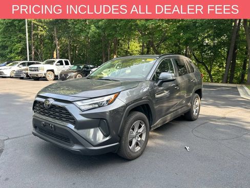 Used 2025 Toyota RAV4 LE AWD/4WD image 4