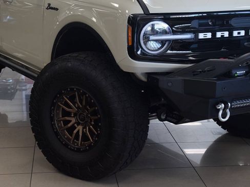 Used 2025 Ford Bronco Outer Banks AWD/4WD image 4