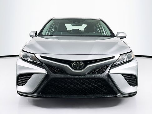 Used 2019 Toyota Camry SE FWD image 2