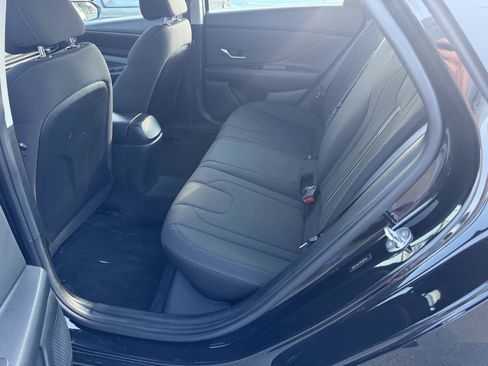 Used 2023 Hyundai Elantra SEL w/ Convenience Package FWD image 9