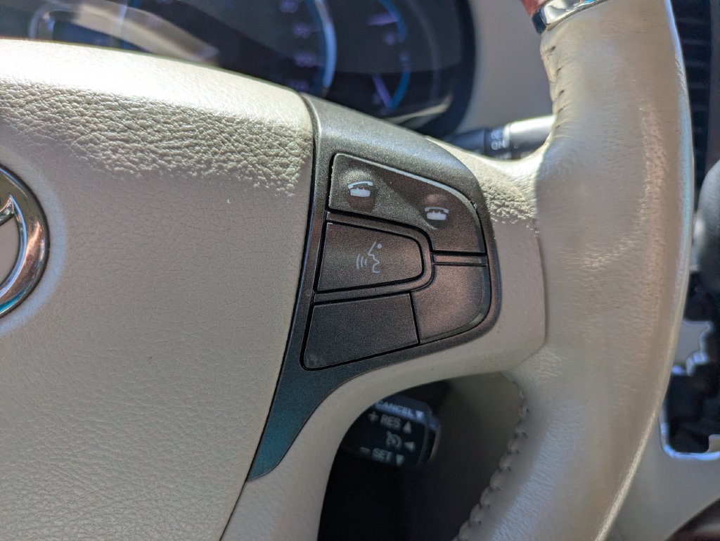 Used 2012 Toyota Sienna Limited w/ Premium Pkg FWD image 16