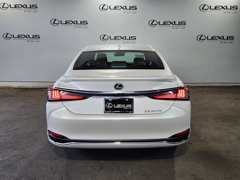 Used 2024 Lexus ES 300h w/ Premium Package image 9