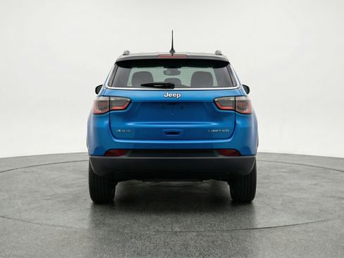 Used 2025 Jeep Compass Limited image 7