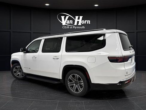 Used 2024 Jeep Wagoneer L Series II w/ Convenience Group I image 3