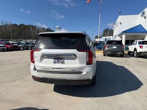 Used 2022 GMC Yukon SLT w/ SLT Premium Package image 8