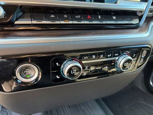 Used 2022 GMC Sierra 1500 SLT AWD/4WD image 32