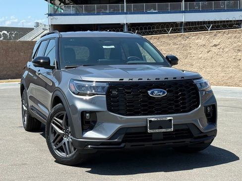 New 2026 Ford Explorer ST-Line w/ ST-Line Street Pack RWD image 2