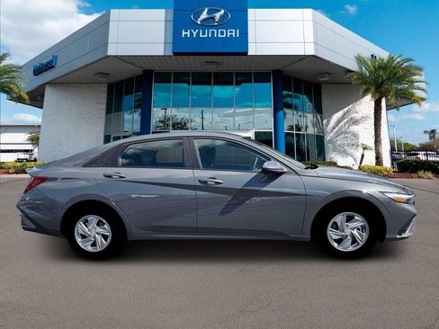 New 2026 Hyundai Elantra SE FWD image 10