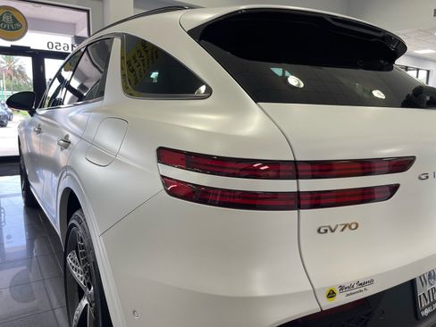 Used 2025 Genesis GV70 3.5T Sport w/ Sport Prestige Package AWD/4WD image 15