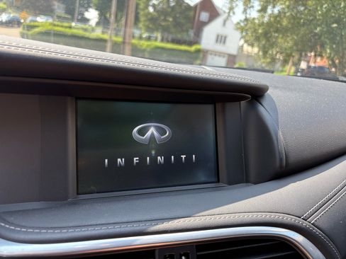 Used 2018 INFINITI QX30 Premium w/ Navigation Package image 28
