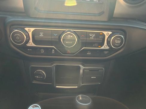 Used 2023 Jeep Gladiator Sport AWD/4WD image 18