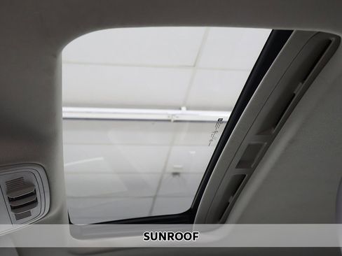 Used 2015 Buick Regal image 4