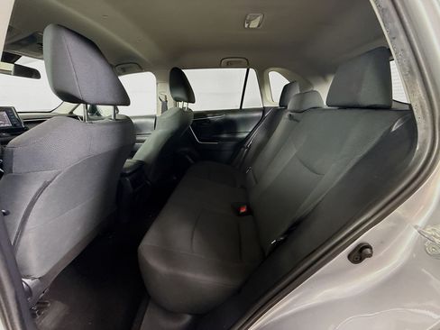 Used 2019 Toyota RAV4 LE FWD image 27