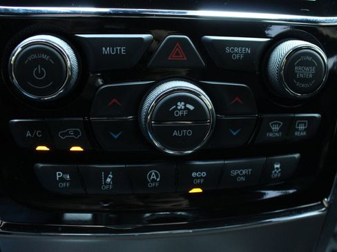 Used 2021 Jeep Grand Cherokee Laredo X AWD/4WD image 38