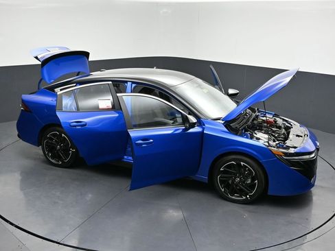 New 2026 Nissan Sentra SR w/ Floor Mat Package FWD image 29