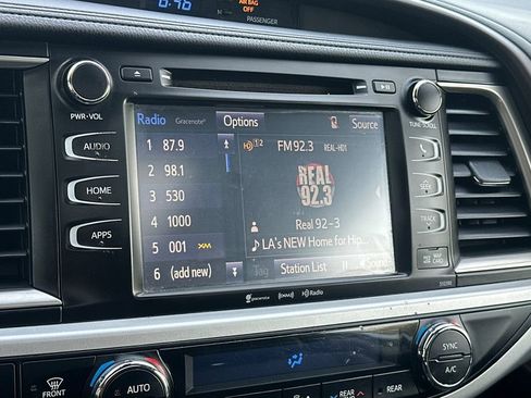 Used 2019 Toyota Highlander XLE AWD/4WD image 19