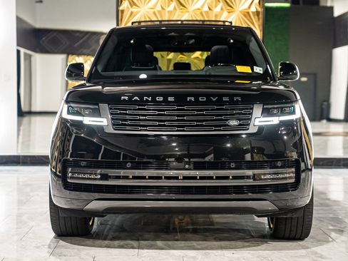 Used 2025 Land Rover Range Rover SE AWD/4WD image 2
