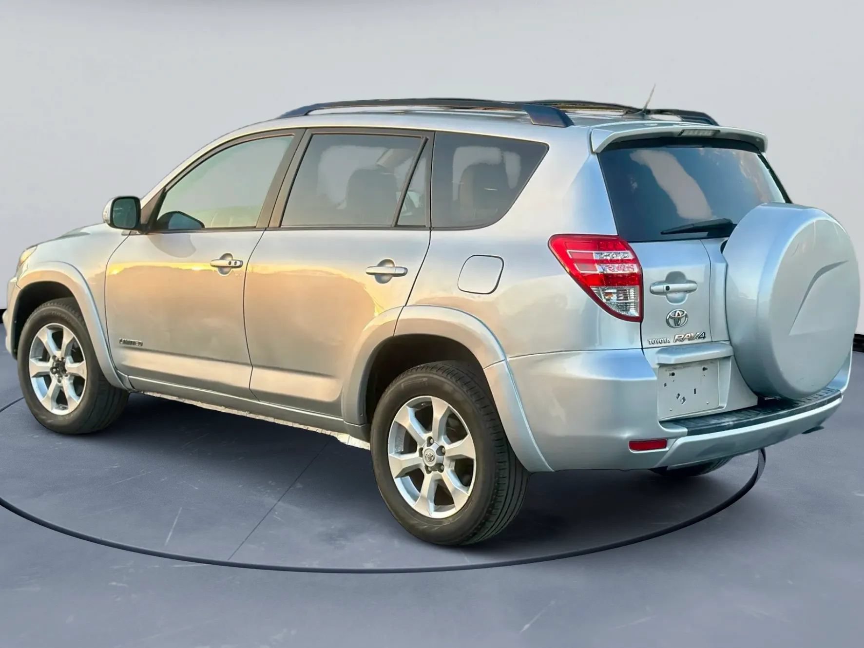Used 2010 Toyota RAV4 Limited AWD/4WD image 4