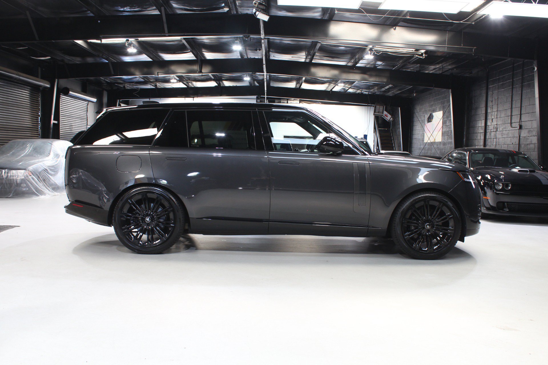 Used 2024 Land Rover Range Rover Long Wheelbase SE AWD/4WD image 17