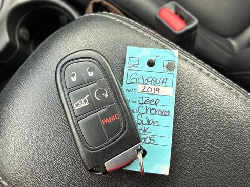 Used 2019 Jeep Cherokee Limited AWD/4WD image 53