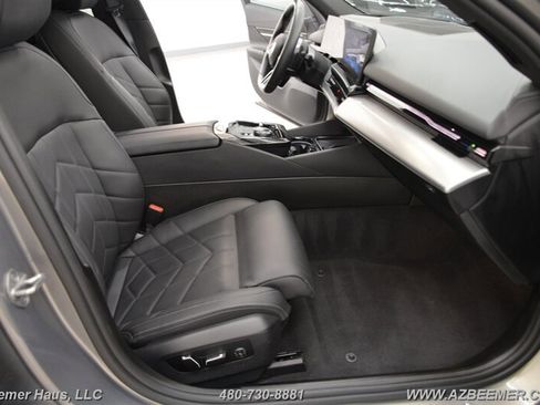 Used 2024 BMW 530i w/ M Sport Package RWD image 16