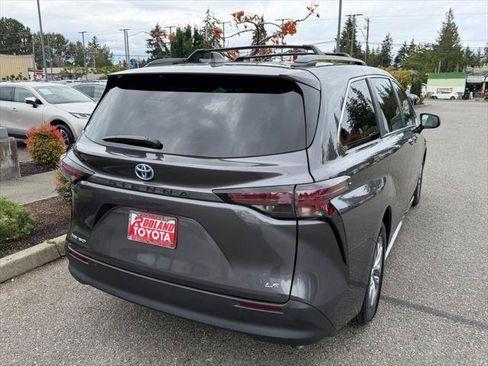 Certified 2025 Toyota Sienna LE w/ LE Plus Package AWD/4WD image 7