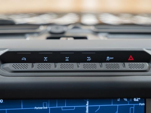 Used 2025 Ford Bronco Badlands image 29