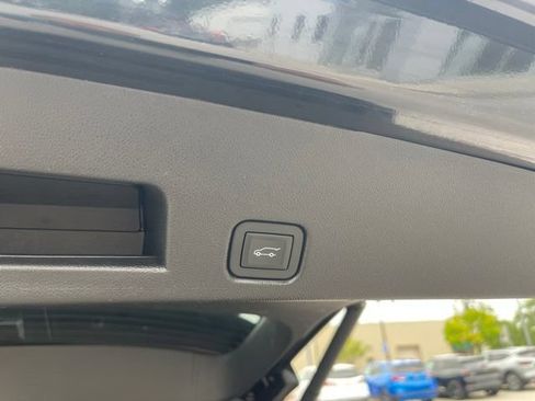 Used 2024 Chevrolet Traverse RS AWD/4WD image 38