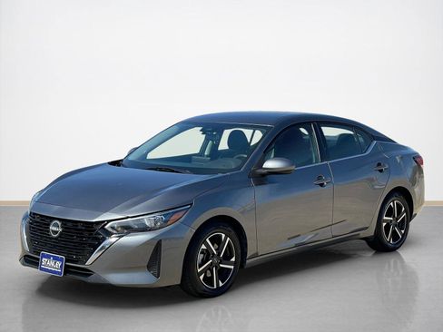 Used 2024 Nissan Sentra SV image 3