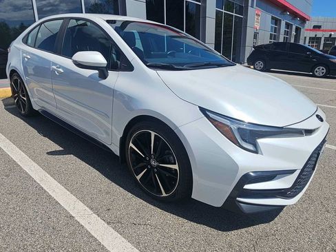 Used 2023 Toyota Corolla SE w/ Carpet Mat Package (TMS) image 1