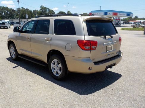 Used 2016 Toyota Sequoia SR5 w/ Premium Package RWD image 3