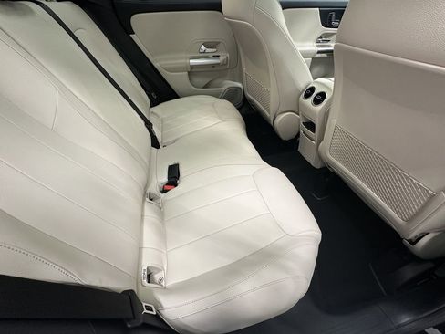 Certified 2025 Mercedes-Benz GLA 250 image 18