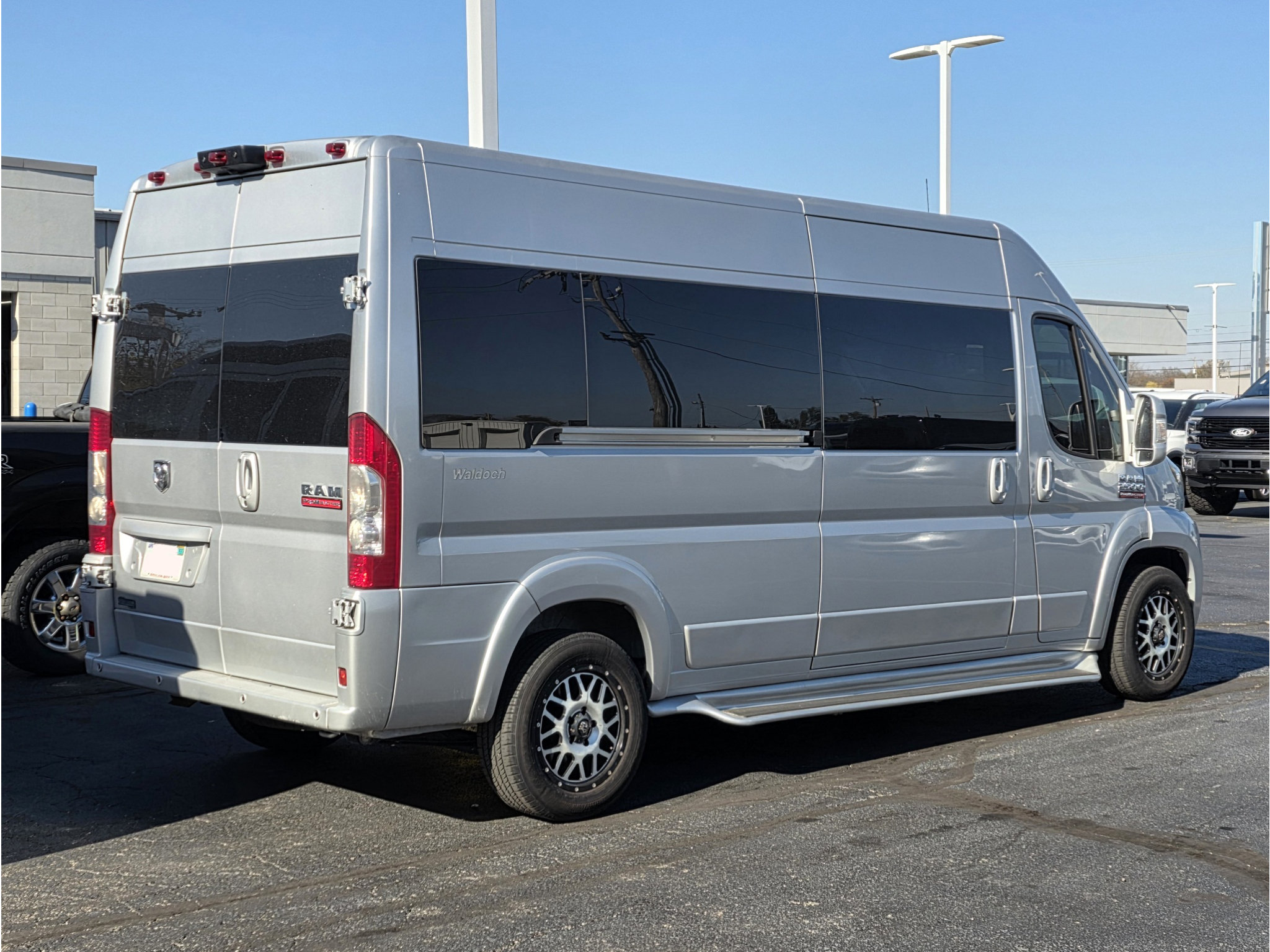 Used 2018 RAM ProMaster 2500 w/ Premium Appearance Group FWD image 3