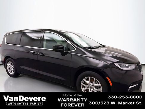 Used 2023 Chrysler Pacifica Touring-L image 1