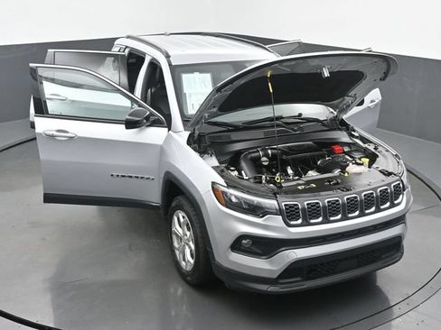 Used 2024 Jeep Compass Latitude AWD/4WD image 58
