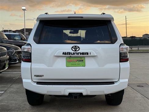 Used 2022 Toyota 4Runner SR5 image 5