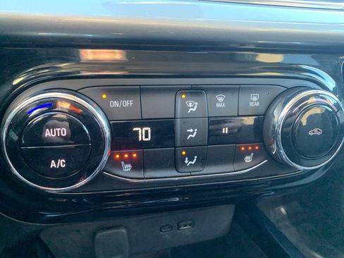 Used 2025 Chevrolet Trax LT w/ LT Convenience Package image 13