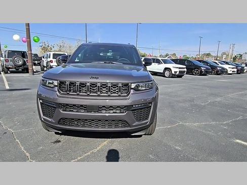 New 2026 Jeep Grand Cherokee Limited w/ Limited Altitude Package image 18