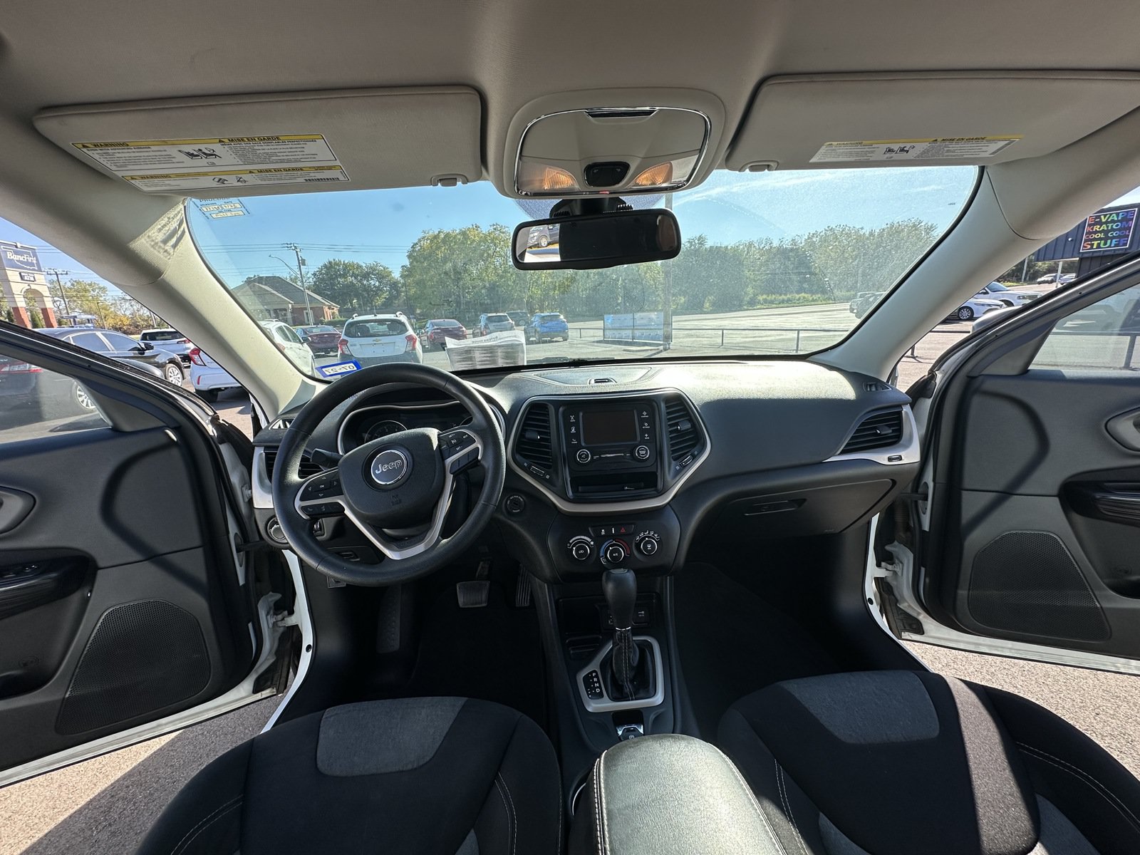 Used 2014 Jeep Cherokee Sport FWD image 2