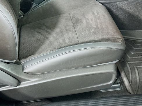 Used 2023 Dodge Challenger R/T w/ Plus Package image 23