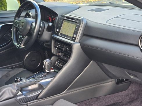 Used 2020 Nissan GT-R Premium image 34