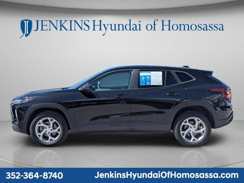 Used 2024 Chevrolet Trax LS w/ LS Convenience Package FWD image 10