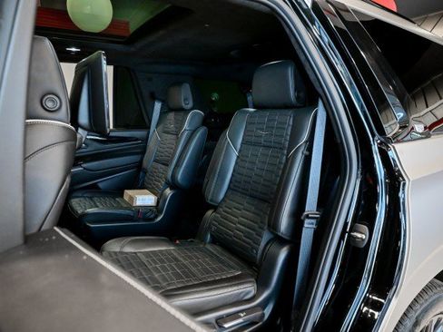 Used 2023 Cadillac Escalade V w/ LPO, ONYX Package image 20