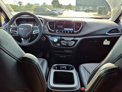 New 2026 Chrysler Pacifica Select image 6