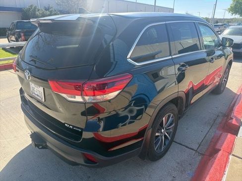 Used 2017 Toyota Highlander XLE image 5